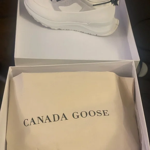 Canada Goose Gracier Trail size 8 & half - Picture 5 of 5
